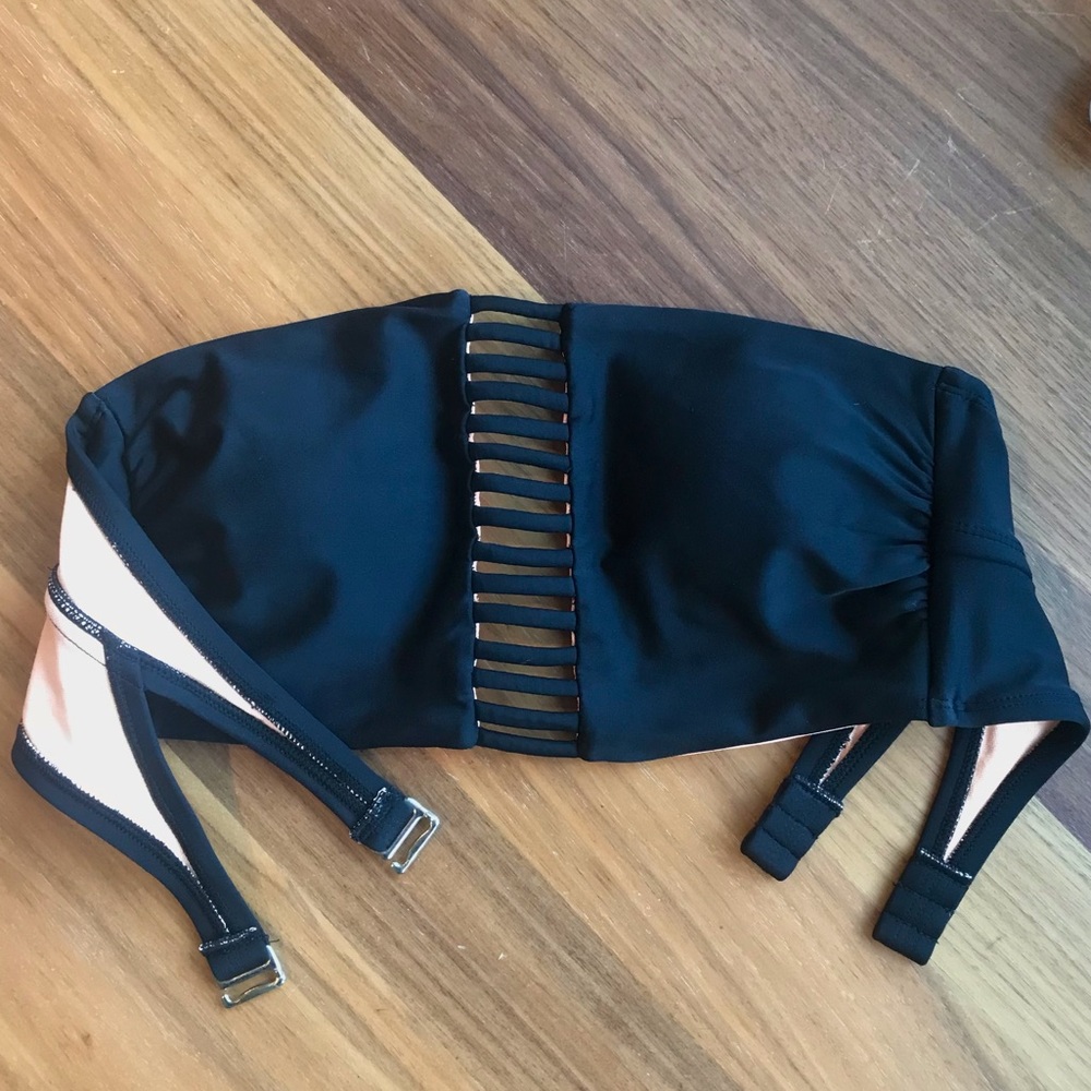 Strapless Swim Top 🖤